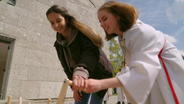 Feiertagsreporterin Soraya besucht an Ostern Marlene. Marlene erlebt ein ganz besonderes Ostern.