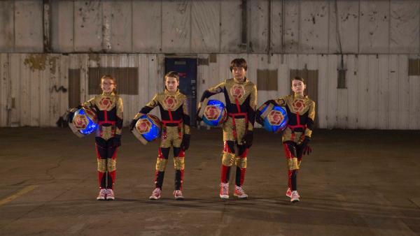 Die Top-Agents von Odd Squad (v.l.n.r.): Olympia (Anna Cathcart), Otis (Isaac Kragten), Otto (Filip Geljo) und Olive (Dalila Bela) gehen auf Weltraum-Mission, um die Welt zu retten.