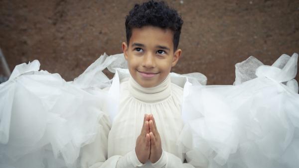 Beim Krippenspiel in der Schule soll Paule (Sanusi Bah) den Schwarzen Kaspar spielen. Er will aber viel lieber der Engel sein.